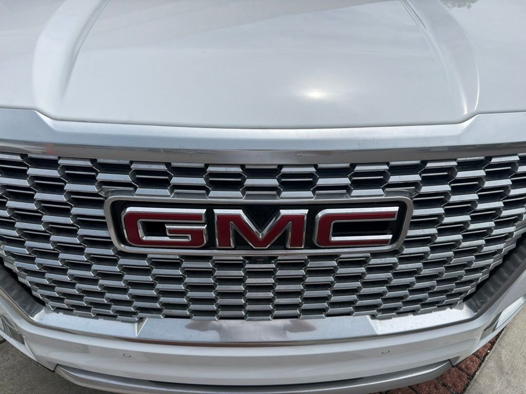 Used 2023 White GMC Denali image 13