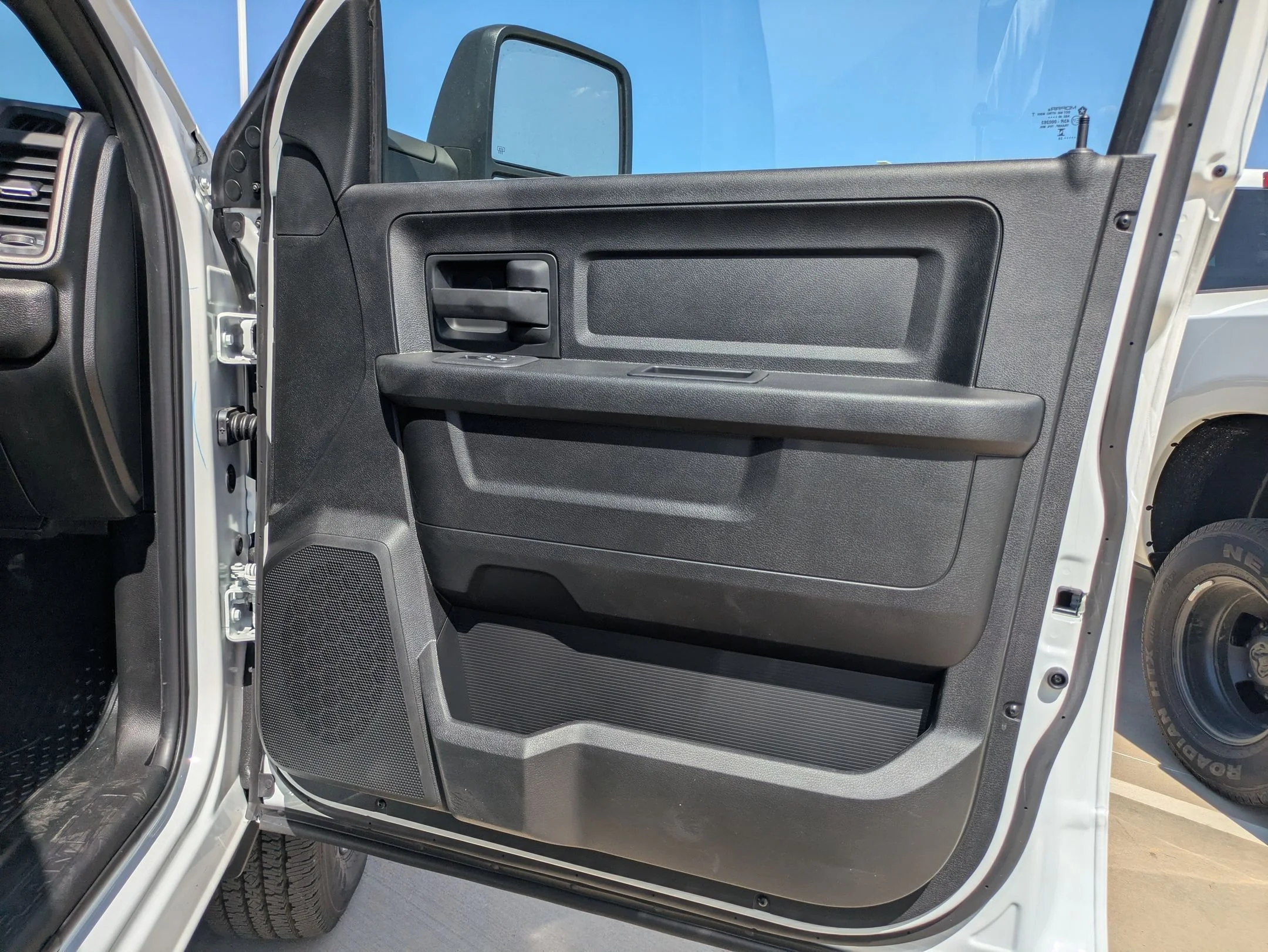 New 2026 Bright White Clearcoat RAM Tradesman image 21