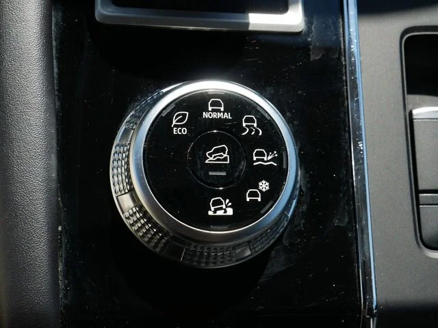 Used 2024 Blue Mitsubishi SE image 25