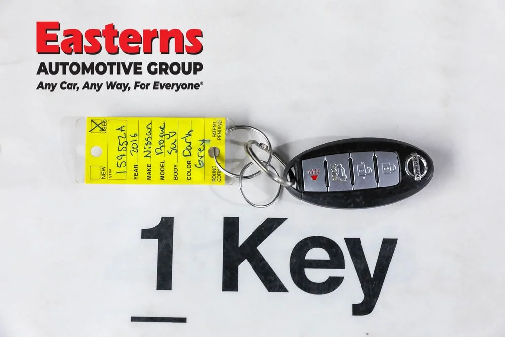 Used 2016 Gray Nissan SL image 22