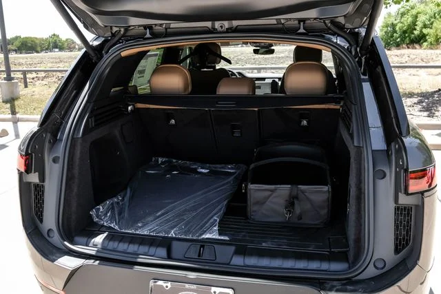 New 2026  Land Rover SE image 68