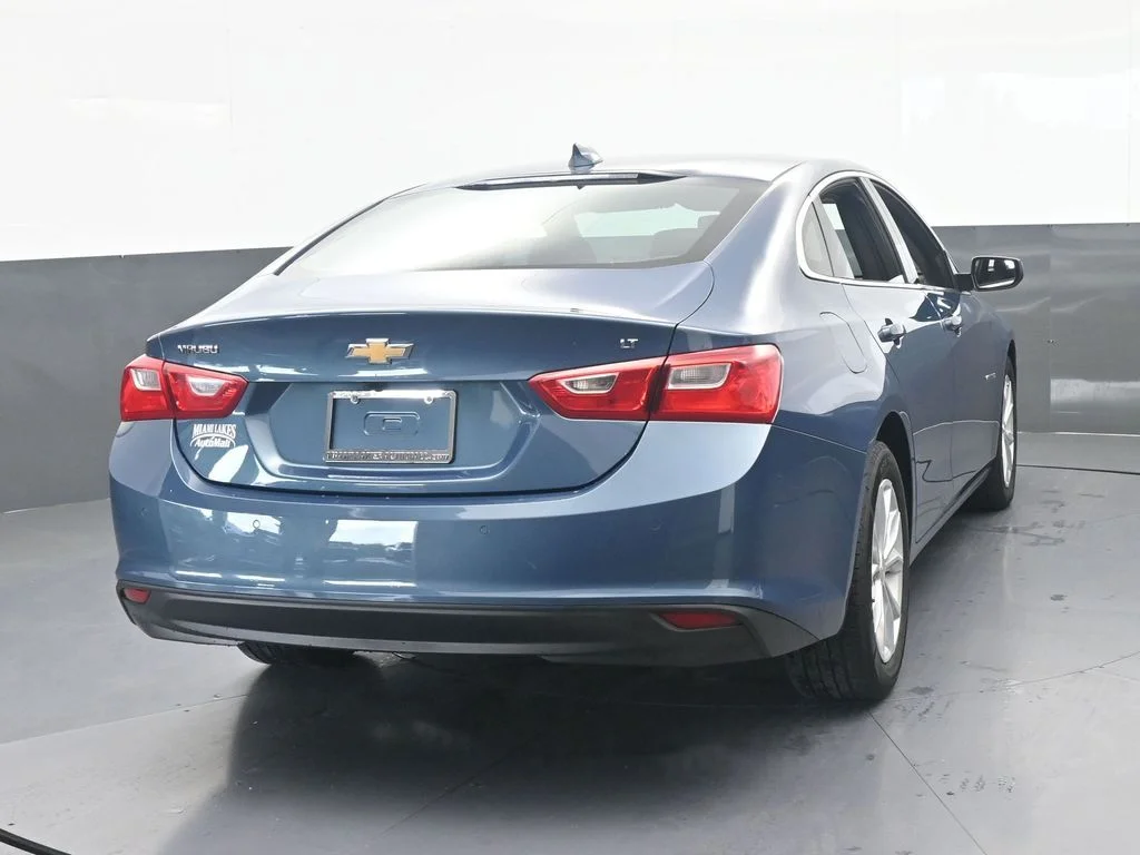 Used 2025 Lakeshore Blue Metallic Chevrolet LT image 4
