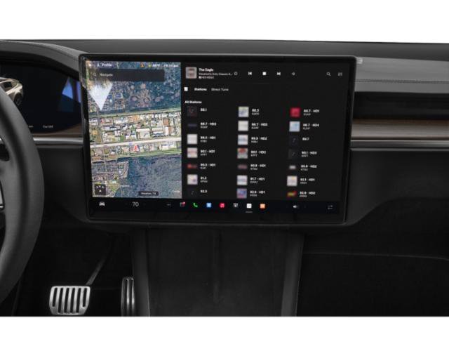 Used 2023 White Tesla  image 9