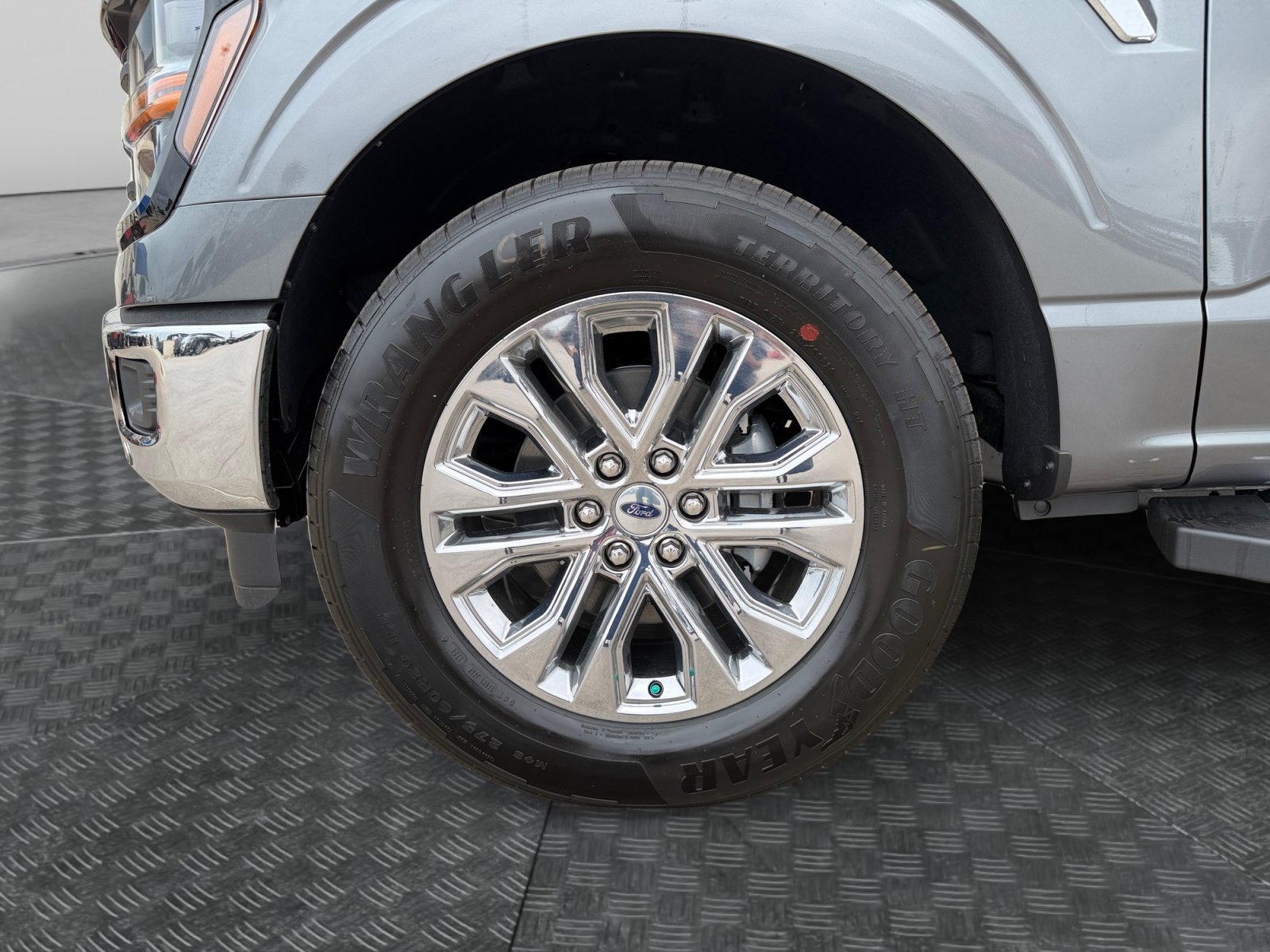 New 2026 Carbonized Gray Metallic Ford XLT image 9