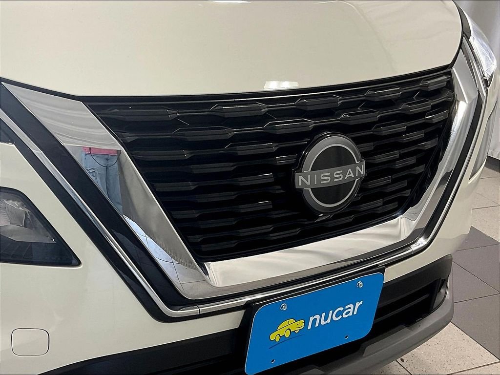 Used 2023 White Nissan S image 31