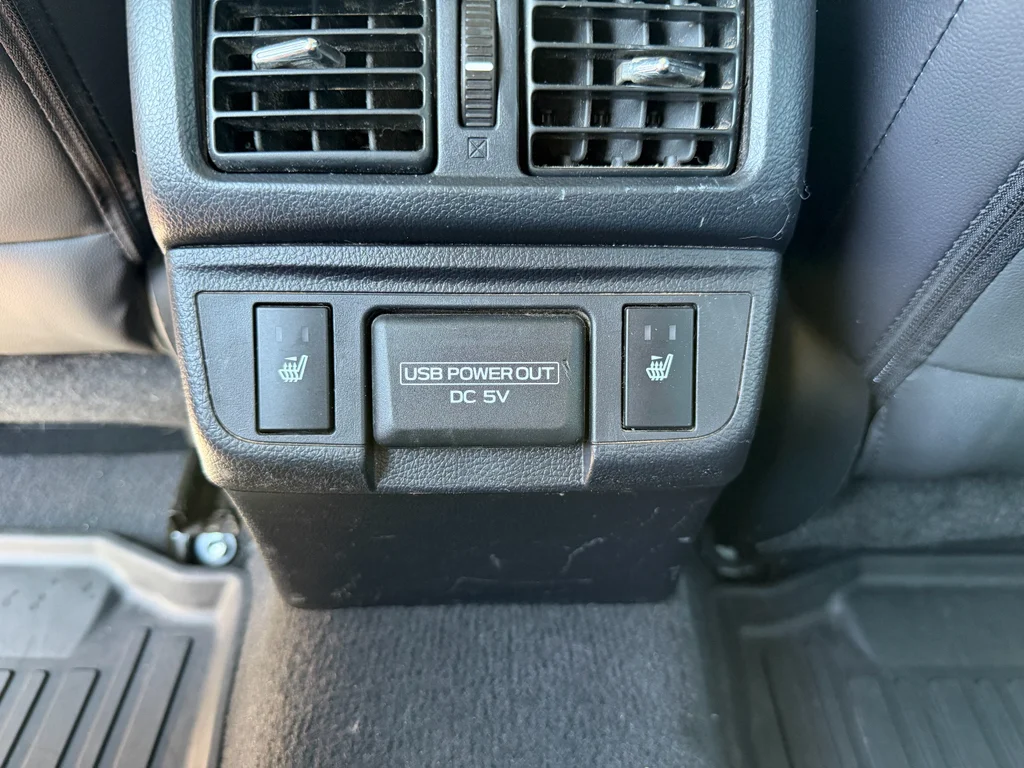 Used 2018 Ice Silver Metallic Subaru Limited image 24