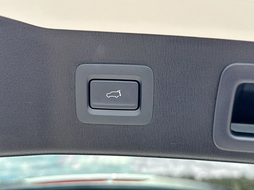 Certified Used 2023 White Mazda 2.5 S Preferred Package image 28