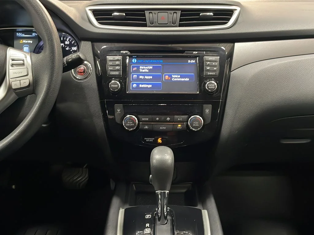 Used 2015 Silver Nissan SV image 20