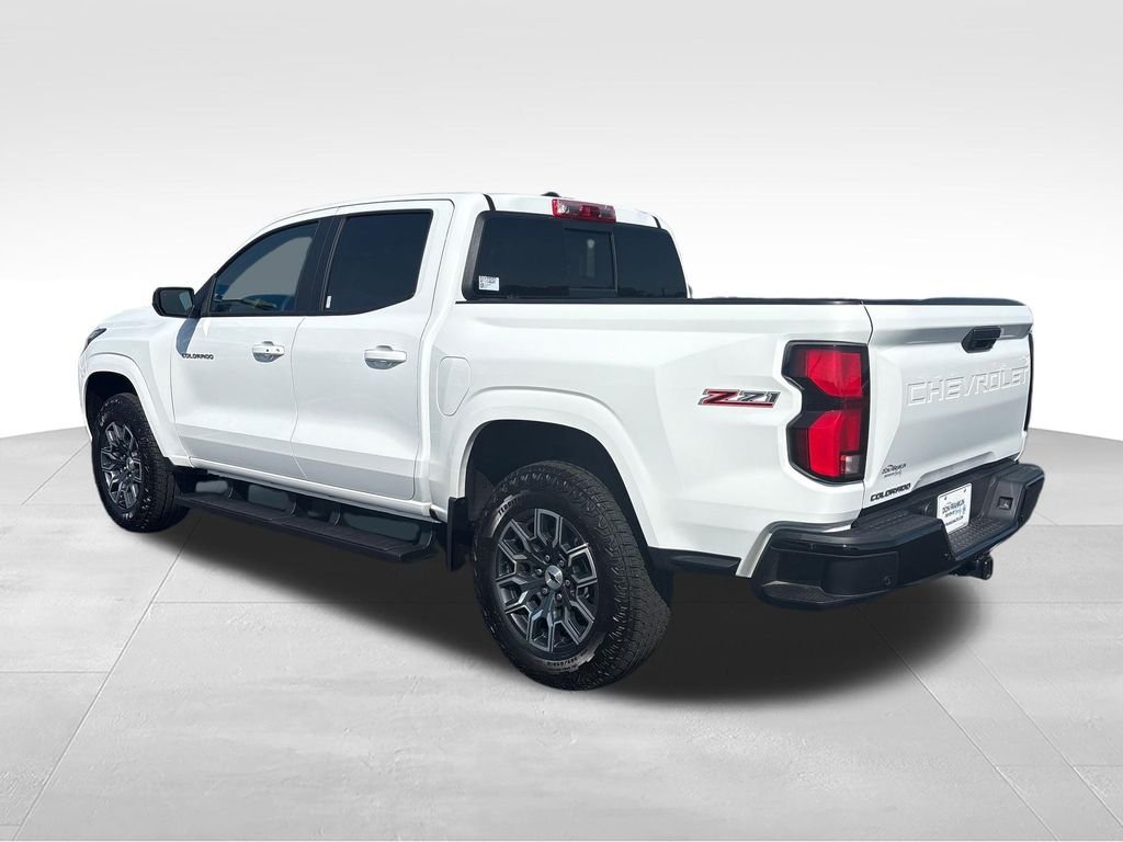 Used 2025 White Chevrolet Z71 image 3