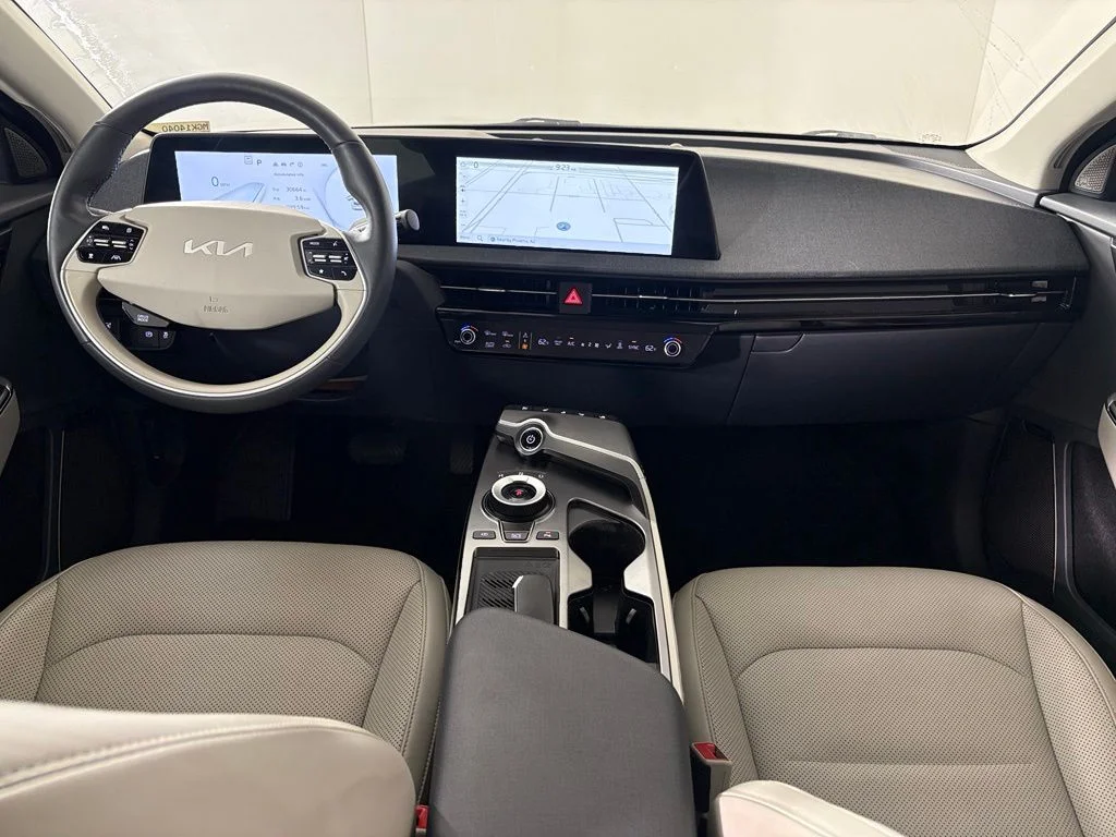Used 2023 White Kia Wind image 40
