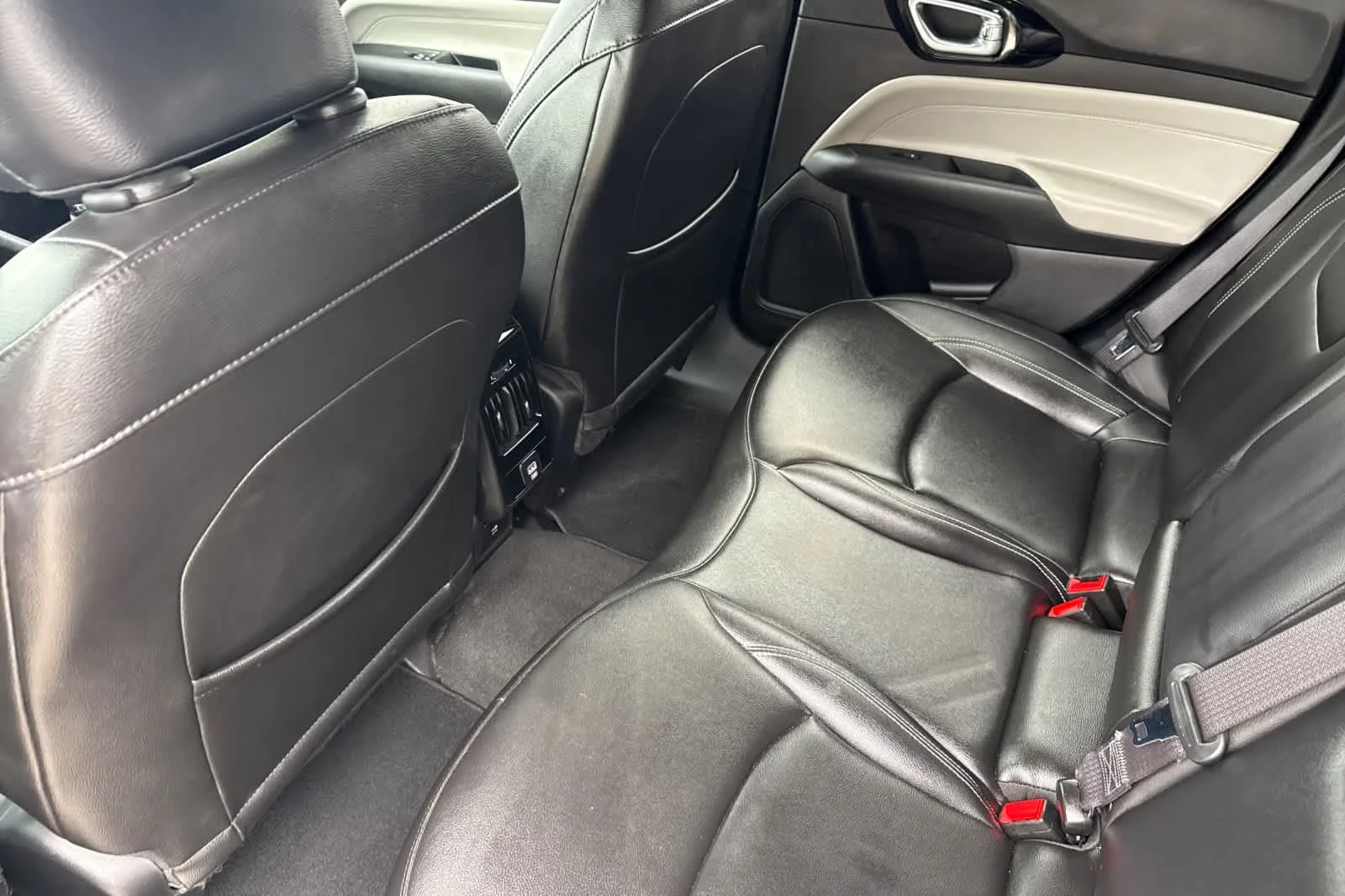 Certified Used 2025 Diamond Black Jeep Limited image 4