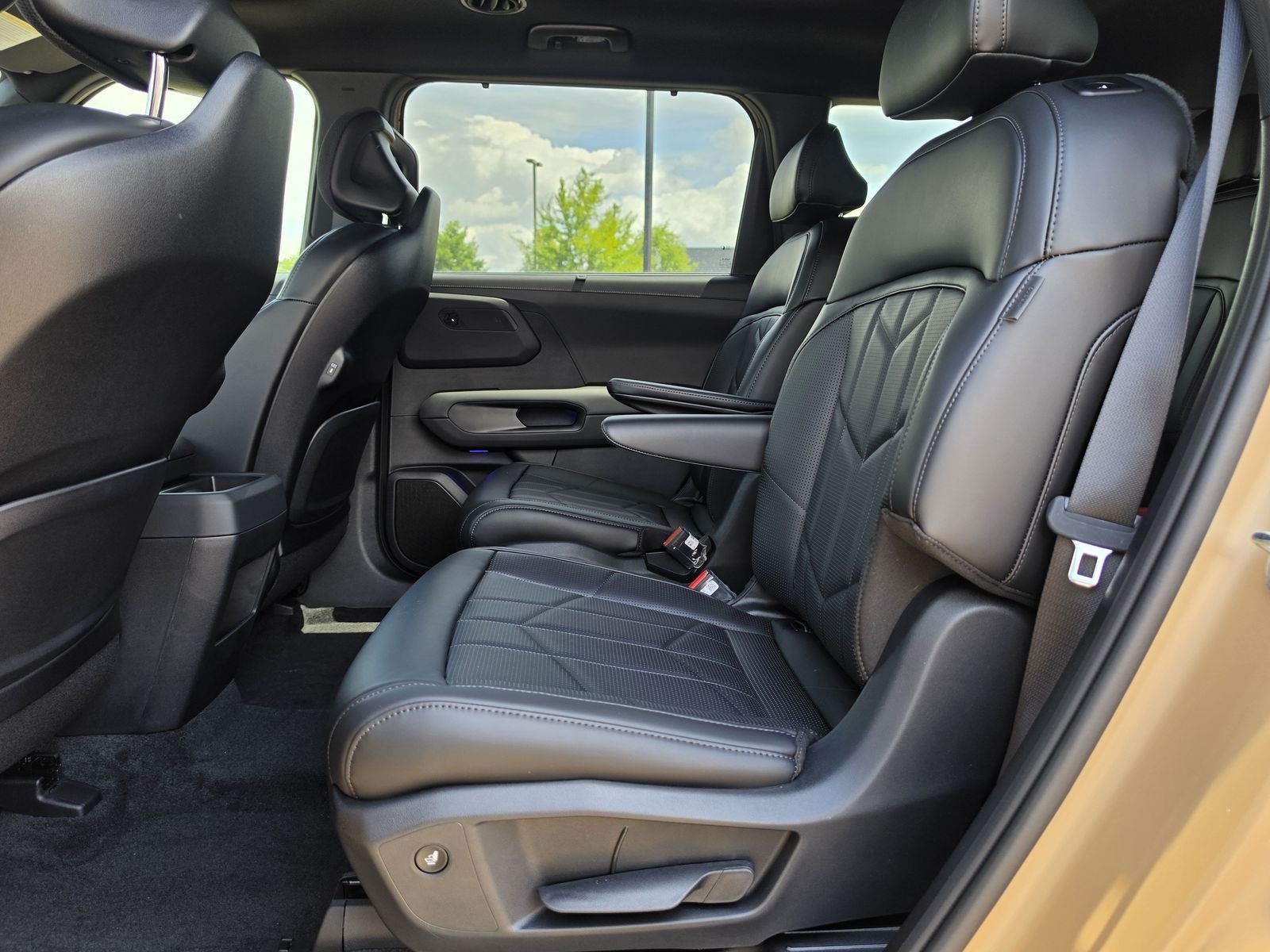 New 2027 Brown Kia X-Line SX image 18