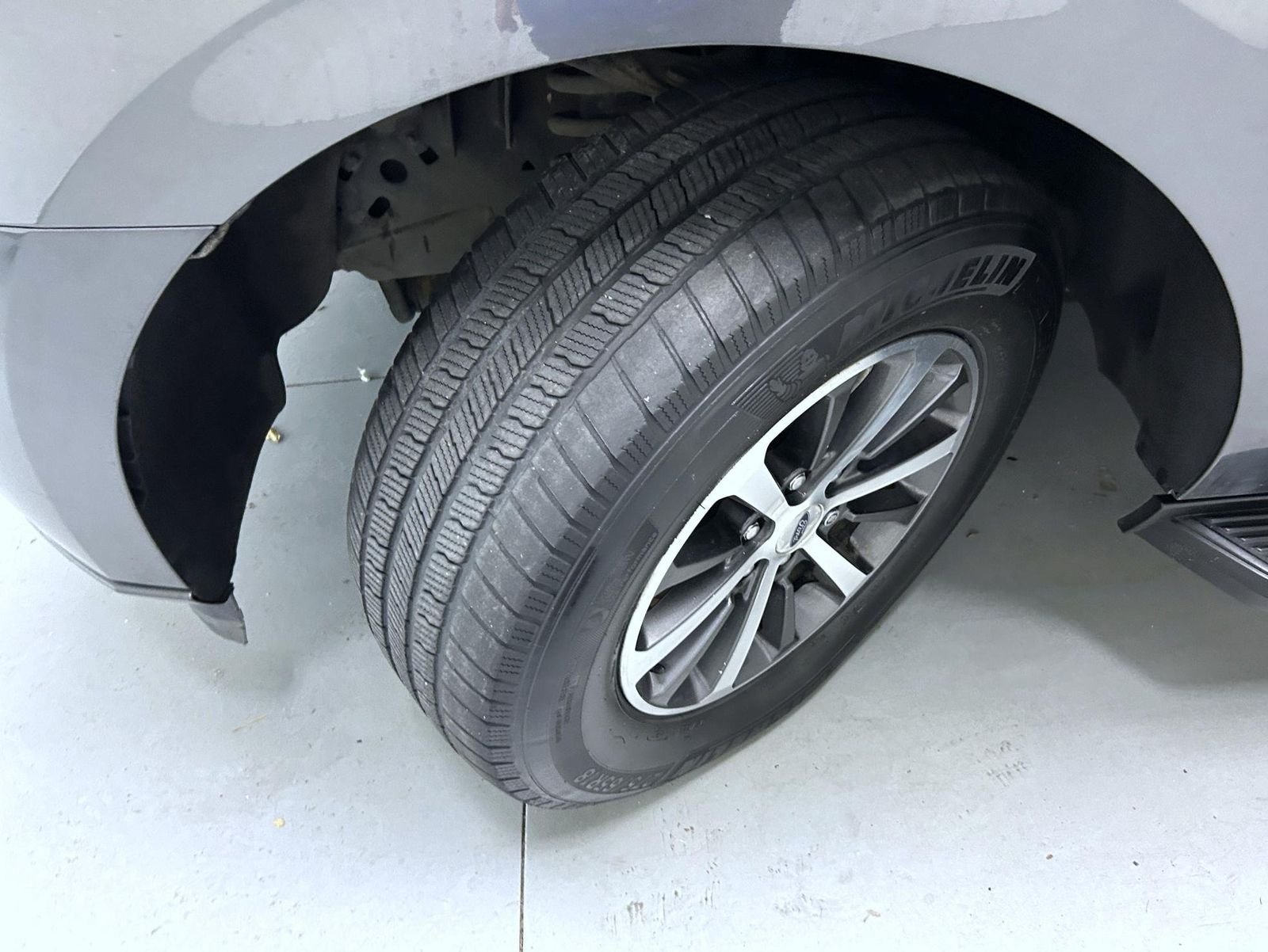 Used 2018 Gray Ford XLT image 24