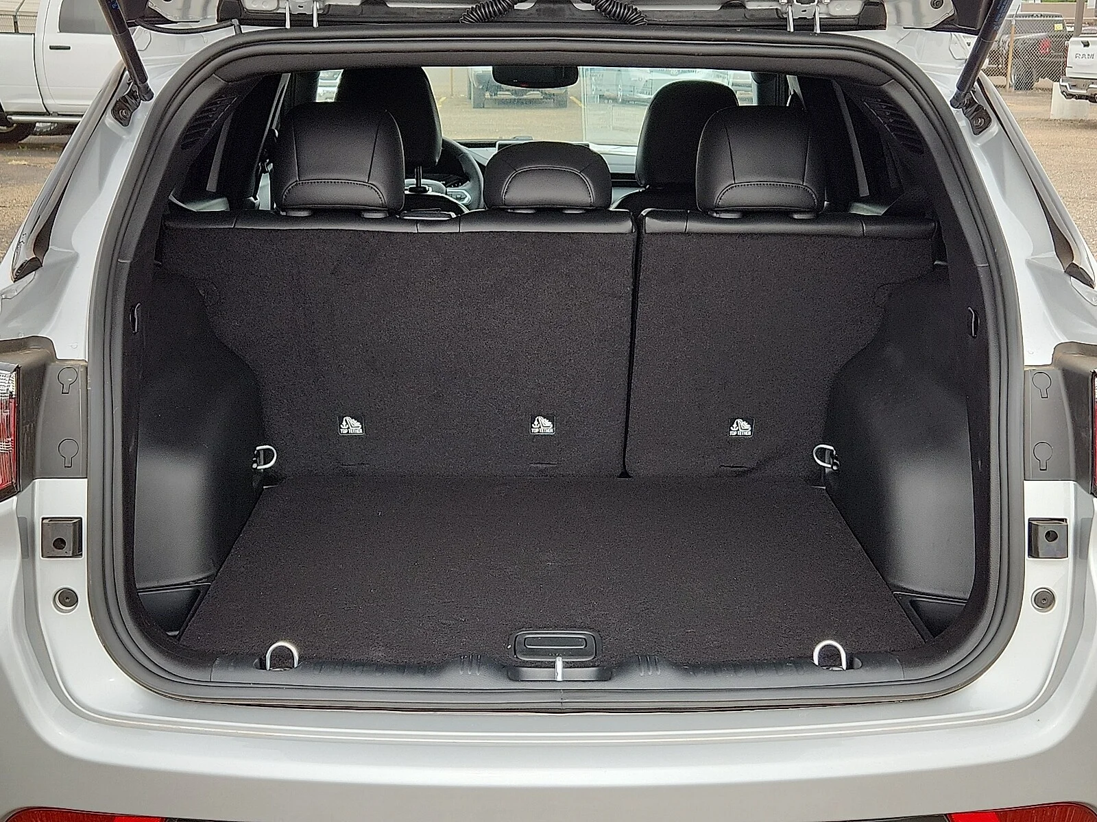 New 2026 Silver Jeep LATITUDE ALTITUDE 4X4 image 9