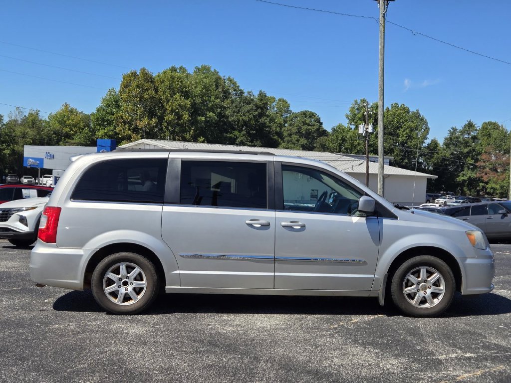 Used 2011 Silver Chrysler Touring image 3