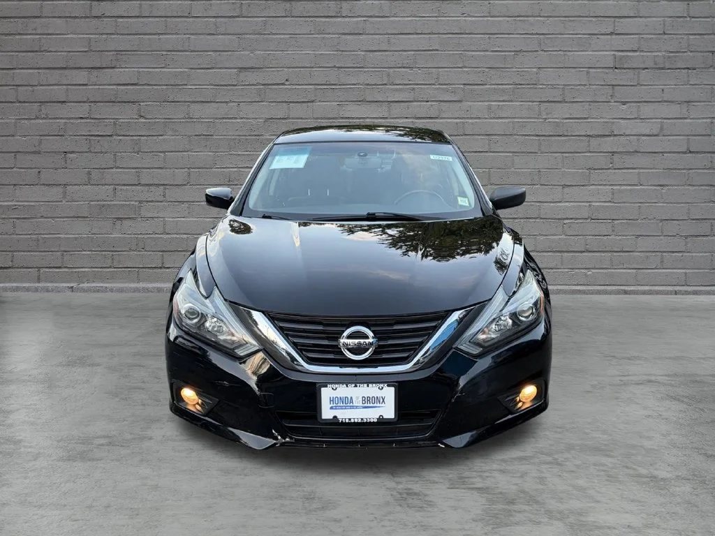 Used 2016 Super Black Nissan 2.5 SR image 3