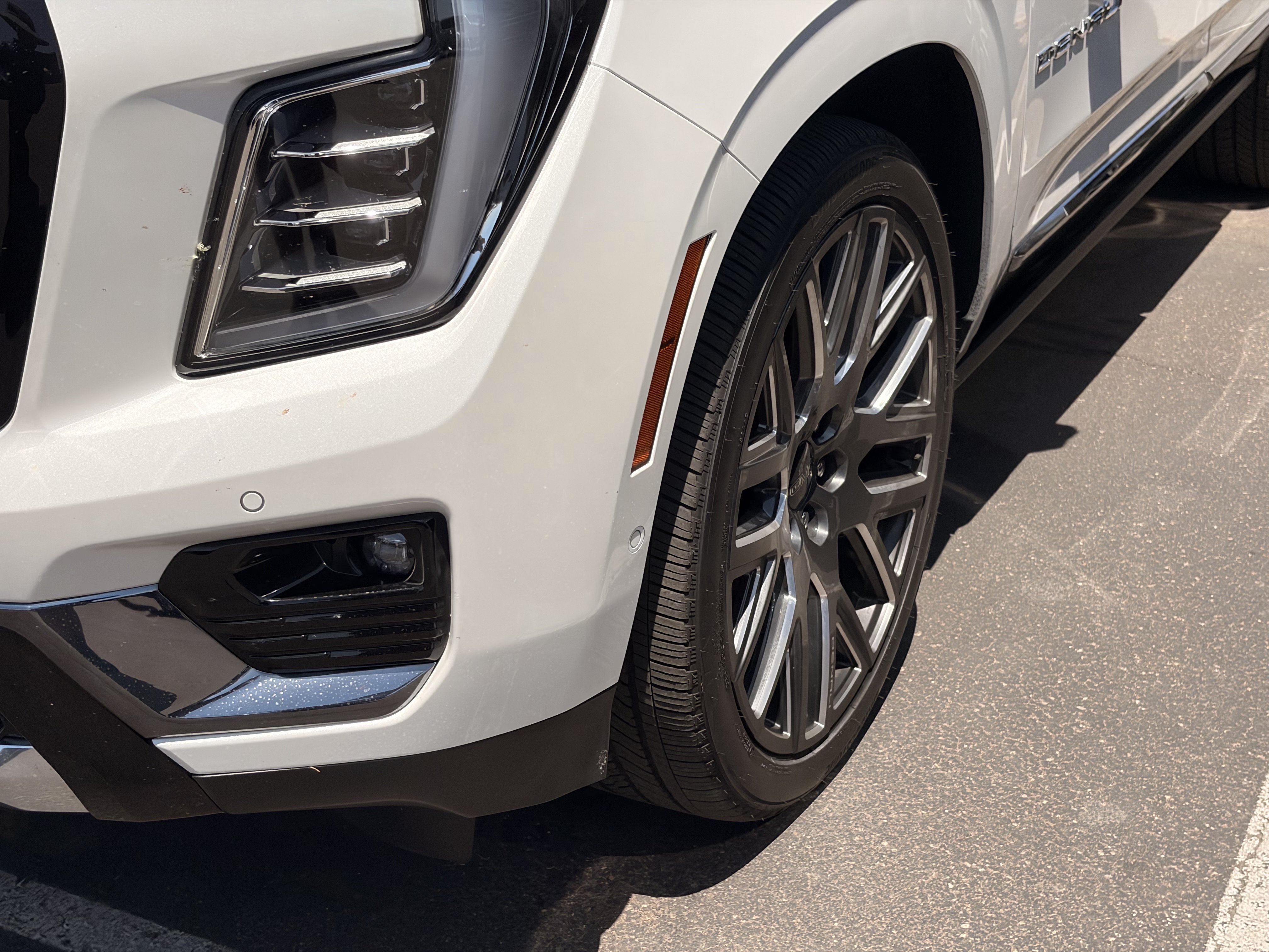 Used 2025 White Frost Tricoat GMC Denali Ultimate image 7