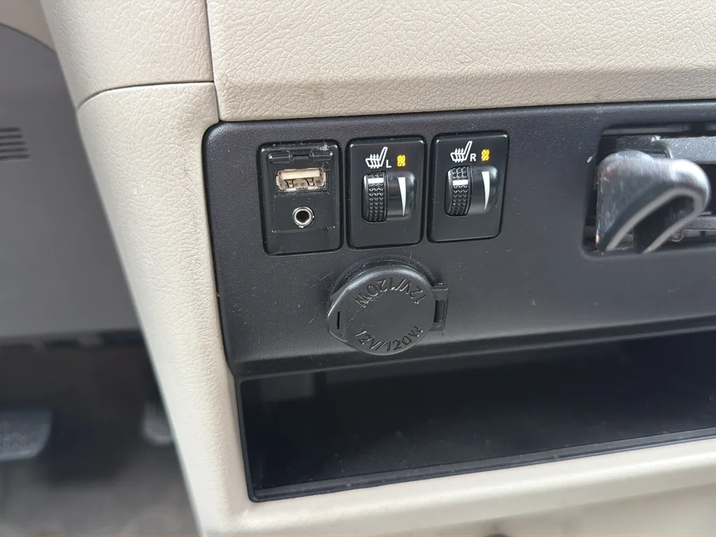 Used 2016 Black Toyota XLE image 41