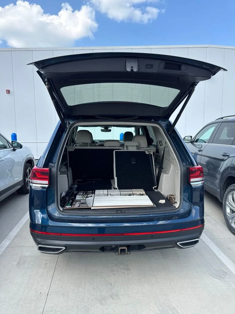 Used 2021 Blue Volkswagen SEL Premium image 5