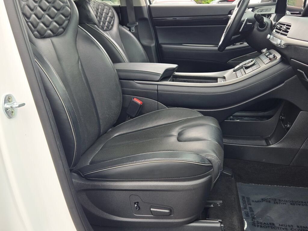 Used 2021 White Hyundai Limited image 6