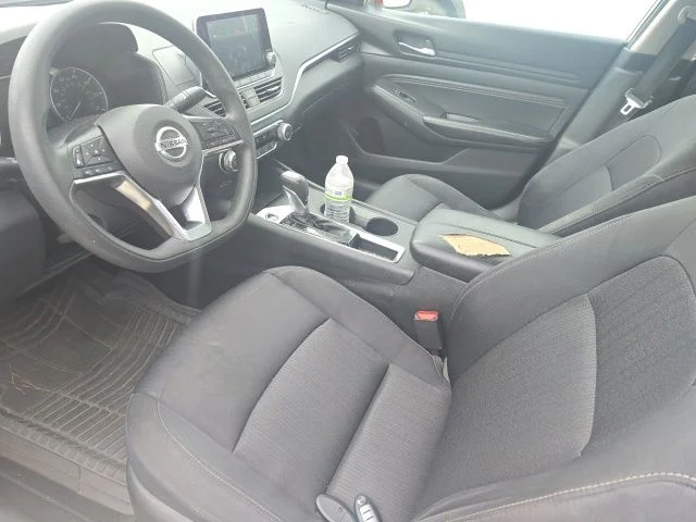 Used 2019 Silver Nissan 2.5 S image 2