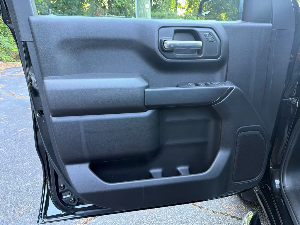 Used 2025 Black Chevrolet Custom image 10