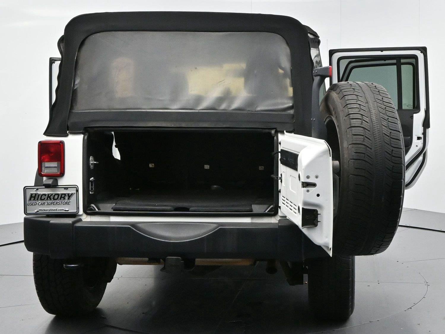 Used 2015 Bright White Clearcoat Jeep Sport image 39