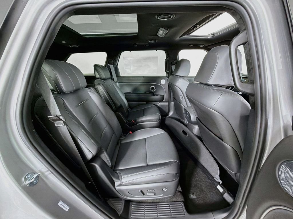 New 2027 Shimmering Silver Hyundai Calligraphy image 30