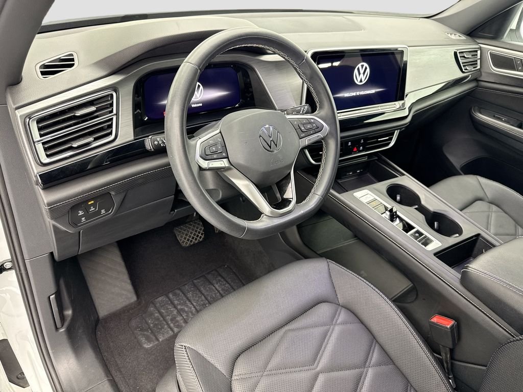 Used 2024 Pure White Volkswagen 2.0T SE image 9
