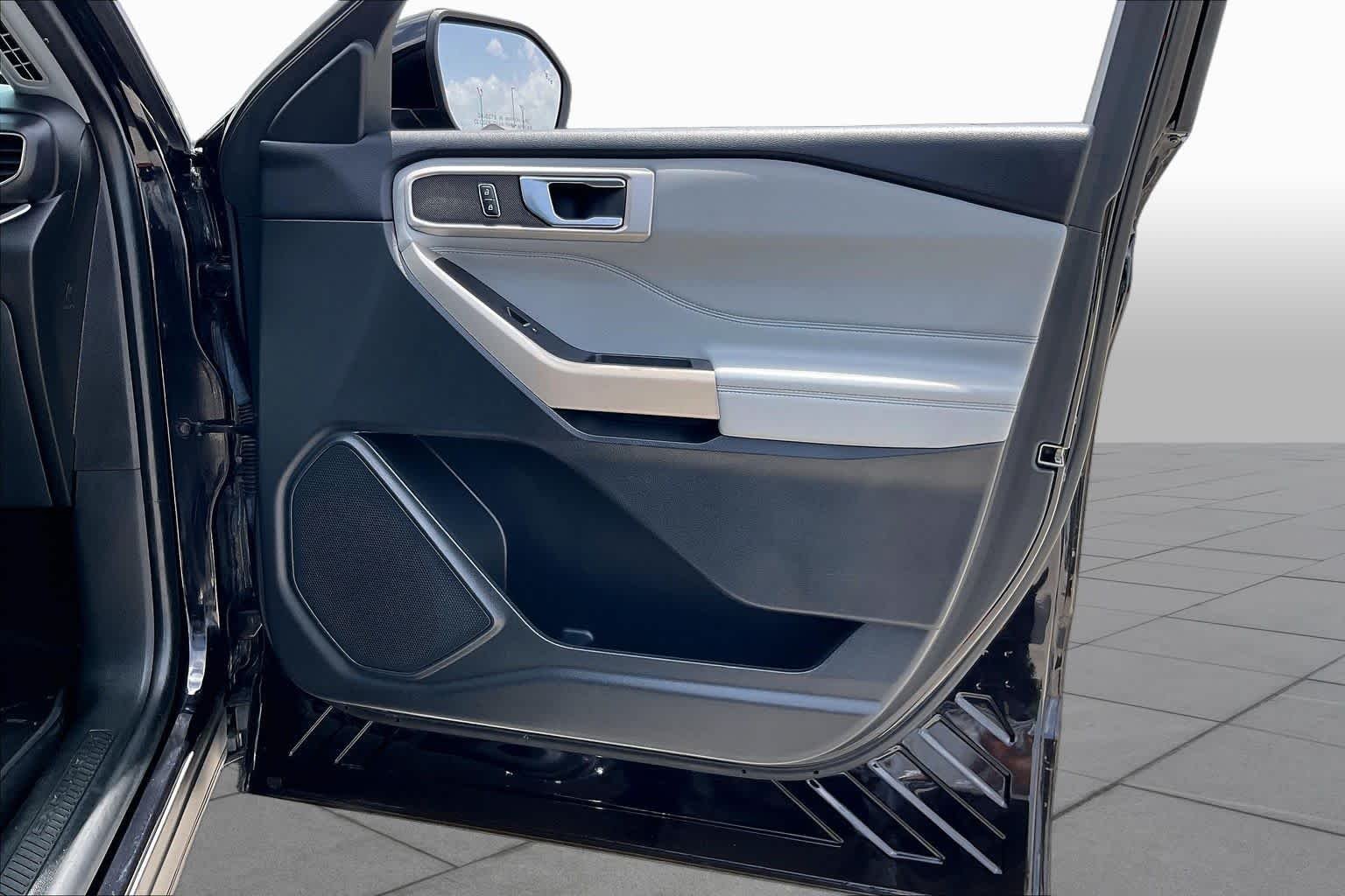 Used 2023 Agate Black Metallic Ford XLT image 21