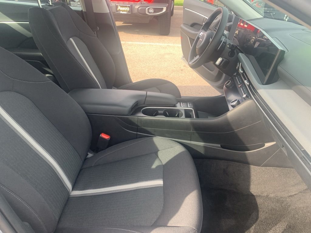 Certified Used 2025 Blue Hyundai SEL image 14