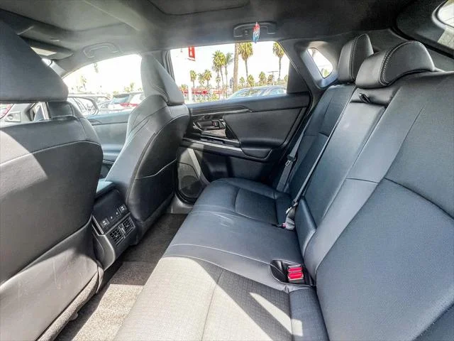Certified Used 2023 ELEMENTAL SILVER MET Toyota  image 17