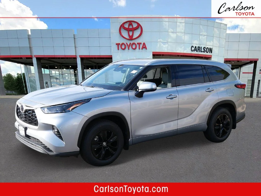 Used 2022 Silver Toyota XLE image 1