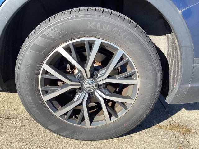 Certified Used 2019 Silk Blue Metallic Volkswagen 2.0T SE image 7