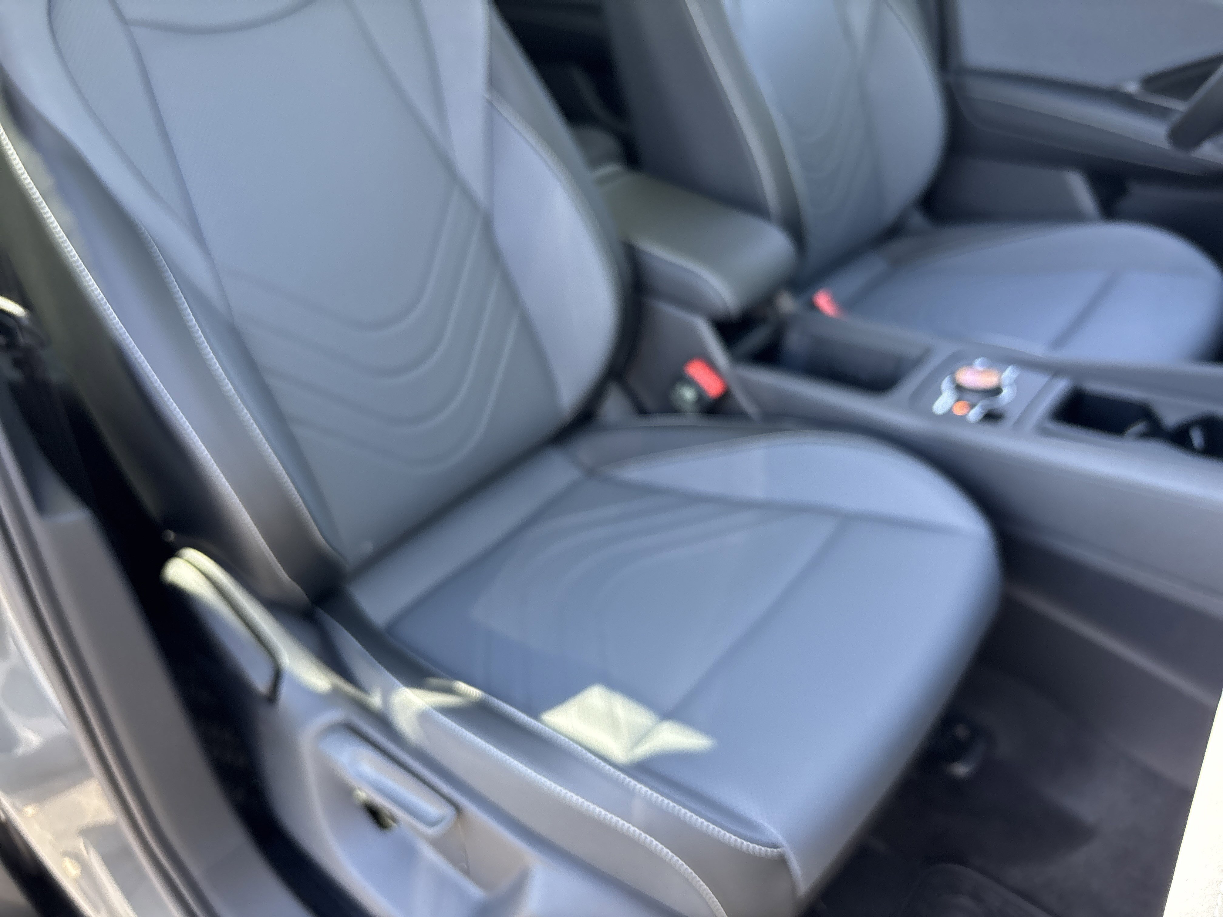 New 2026 Platinum Gray Metallic Volkswagen SE image 6