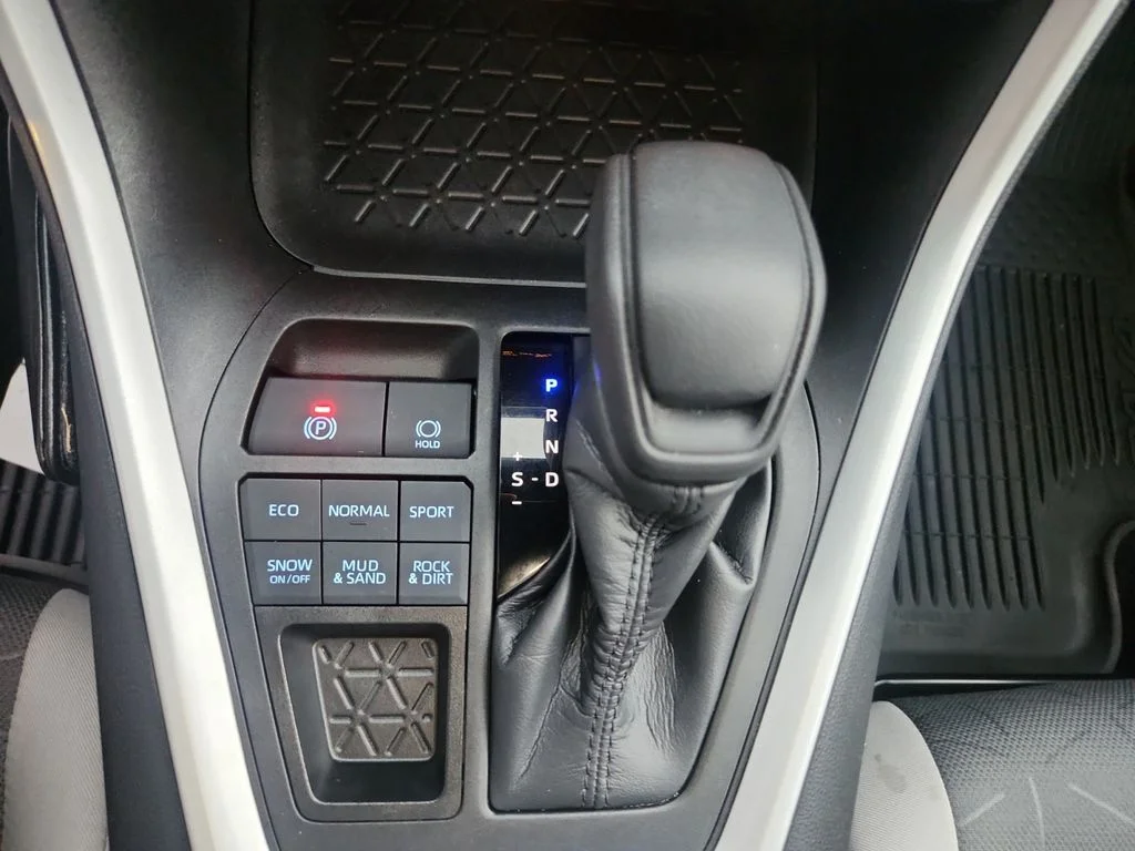 Used 2022 Silver Toyota XLE image 15