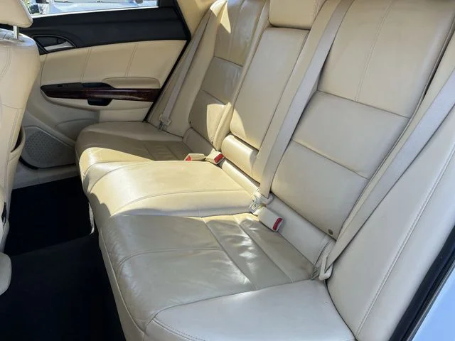 Used 2011  Honda EX-L image 25