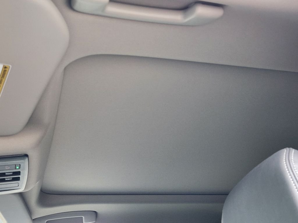 New 2026 Champagne Silver Metallic / Super Black Two-tone Nissan Platinum image 24