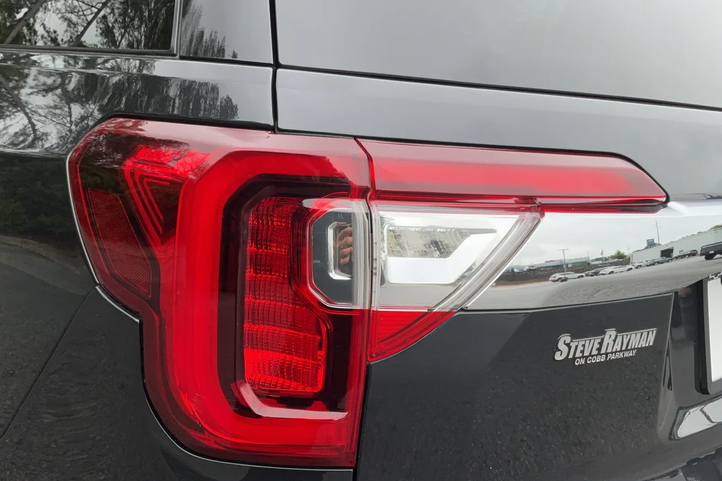 Used 2020 Black GMC SLE image 28