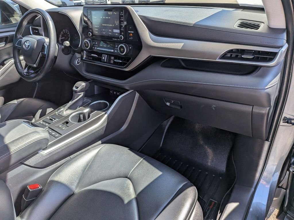 Used 2020 Magnetic Gray Metallic Toyota XLE image 23