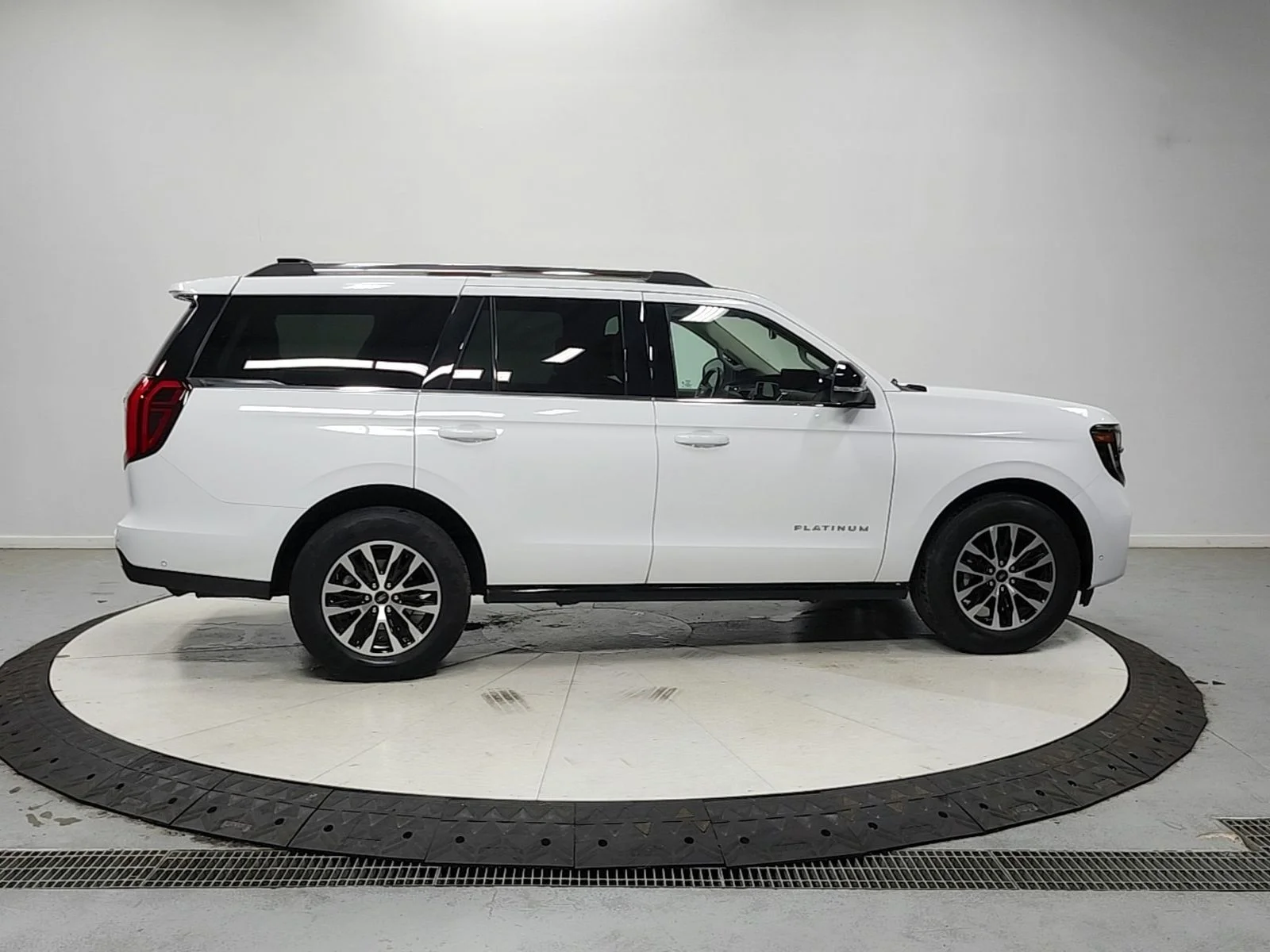 Used 2025 White Ford Platinum image 9
