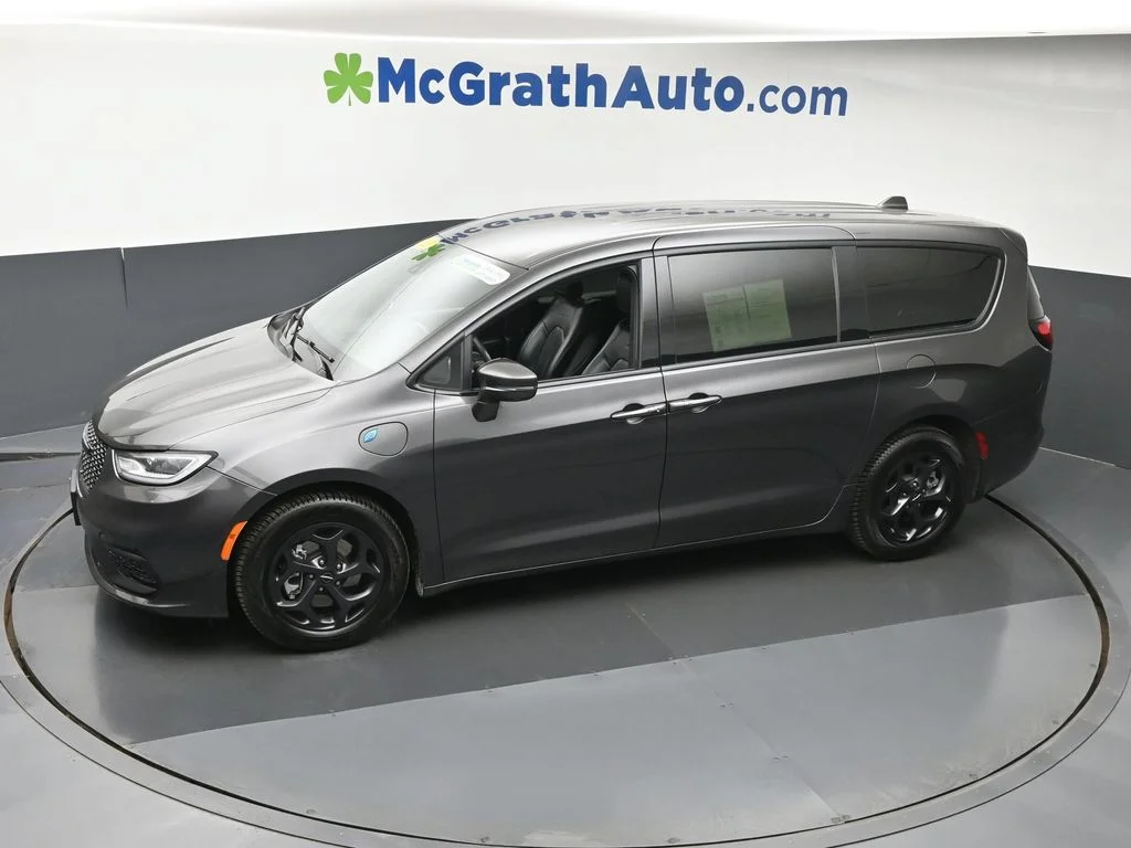 Certified Used 2022 Gray Chrysler Touring L image 23