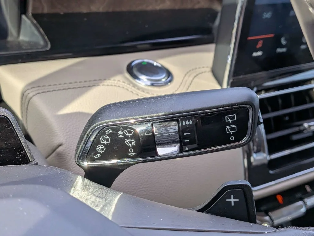 Used 2024 Pearl Metallic Lincoln Reserve image 24