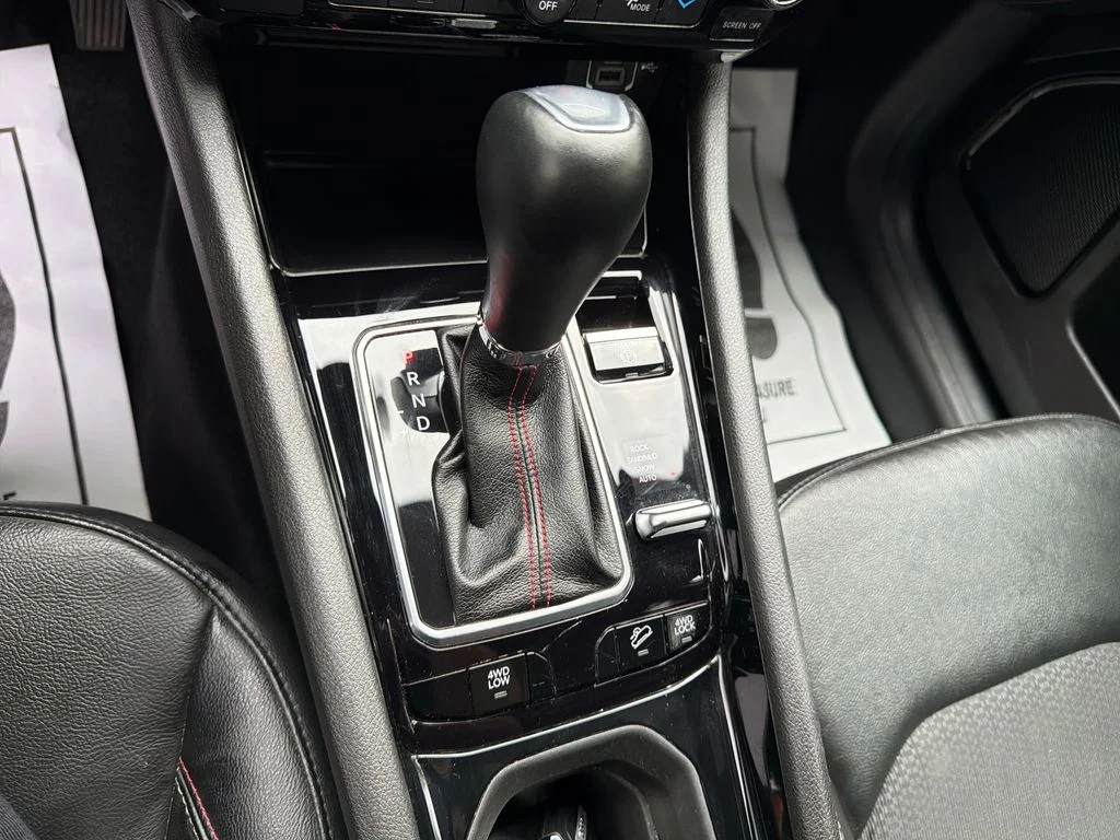 Used 2025 Silver Zynith Metallic Clearcoat Jeep Trailhawk image 22