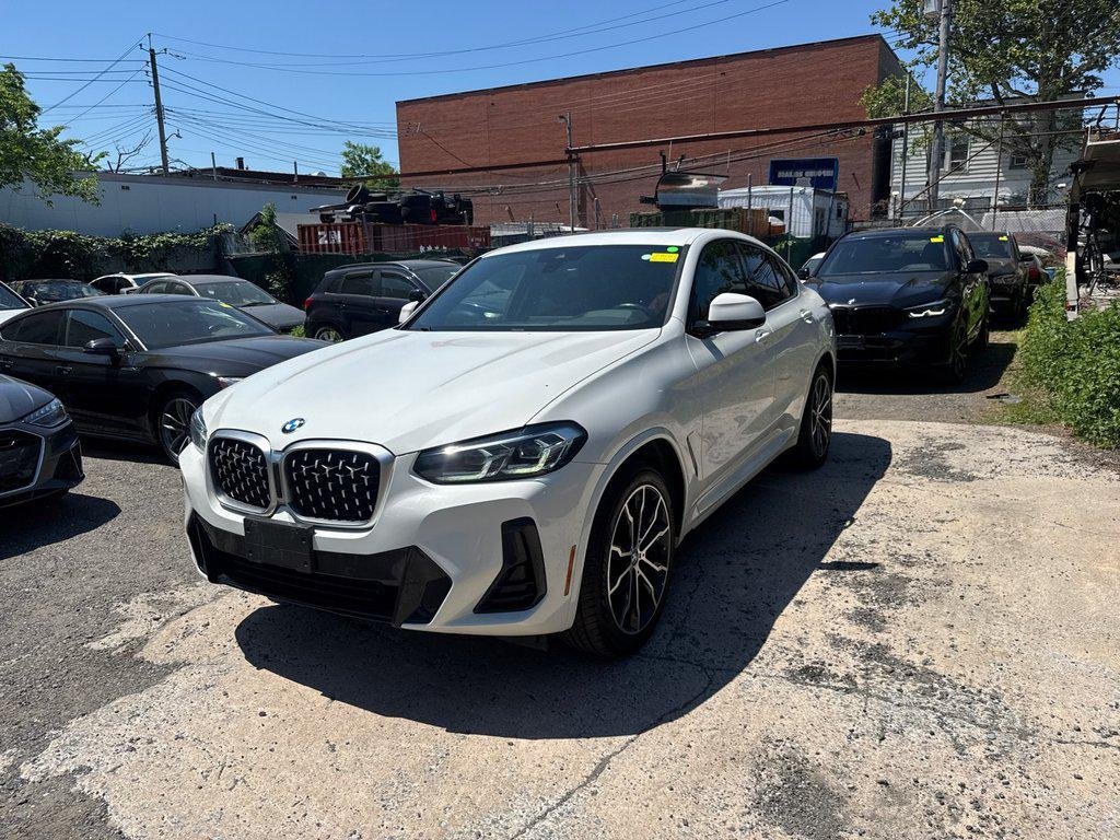 2022 BMW X4 xDrive30i's photo