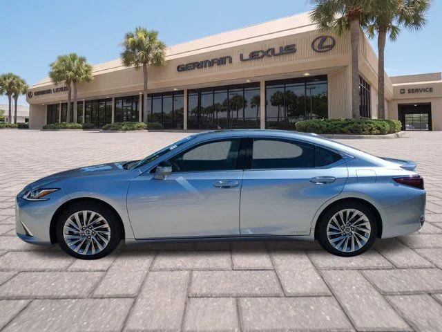 Certified Used 2022 IRIDIUM Lexus 300h Luxury image 7