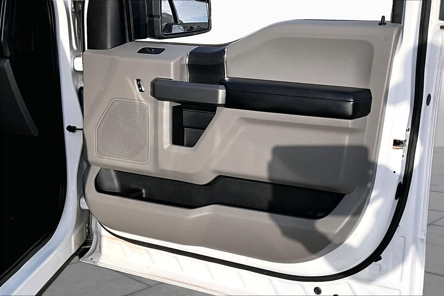Used 2016 Oxford White Ford XLT image 23
