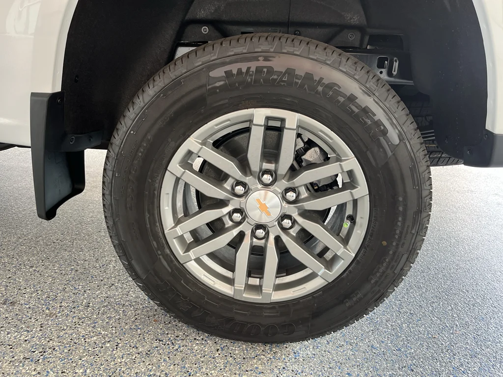 New 2026 Summit White Chevrolet LT image 30