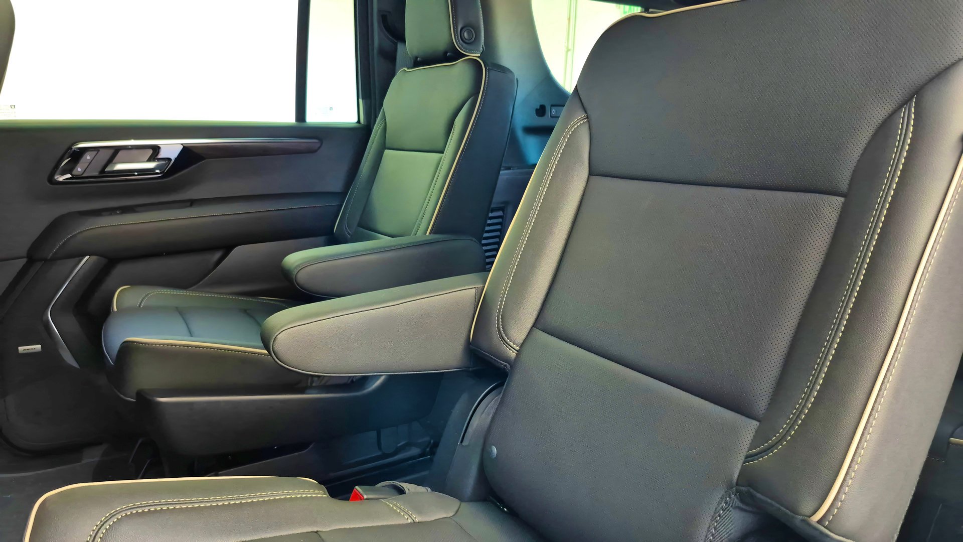 2026 Chevrolet Suburban Premier - Photo 24