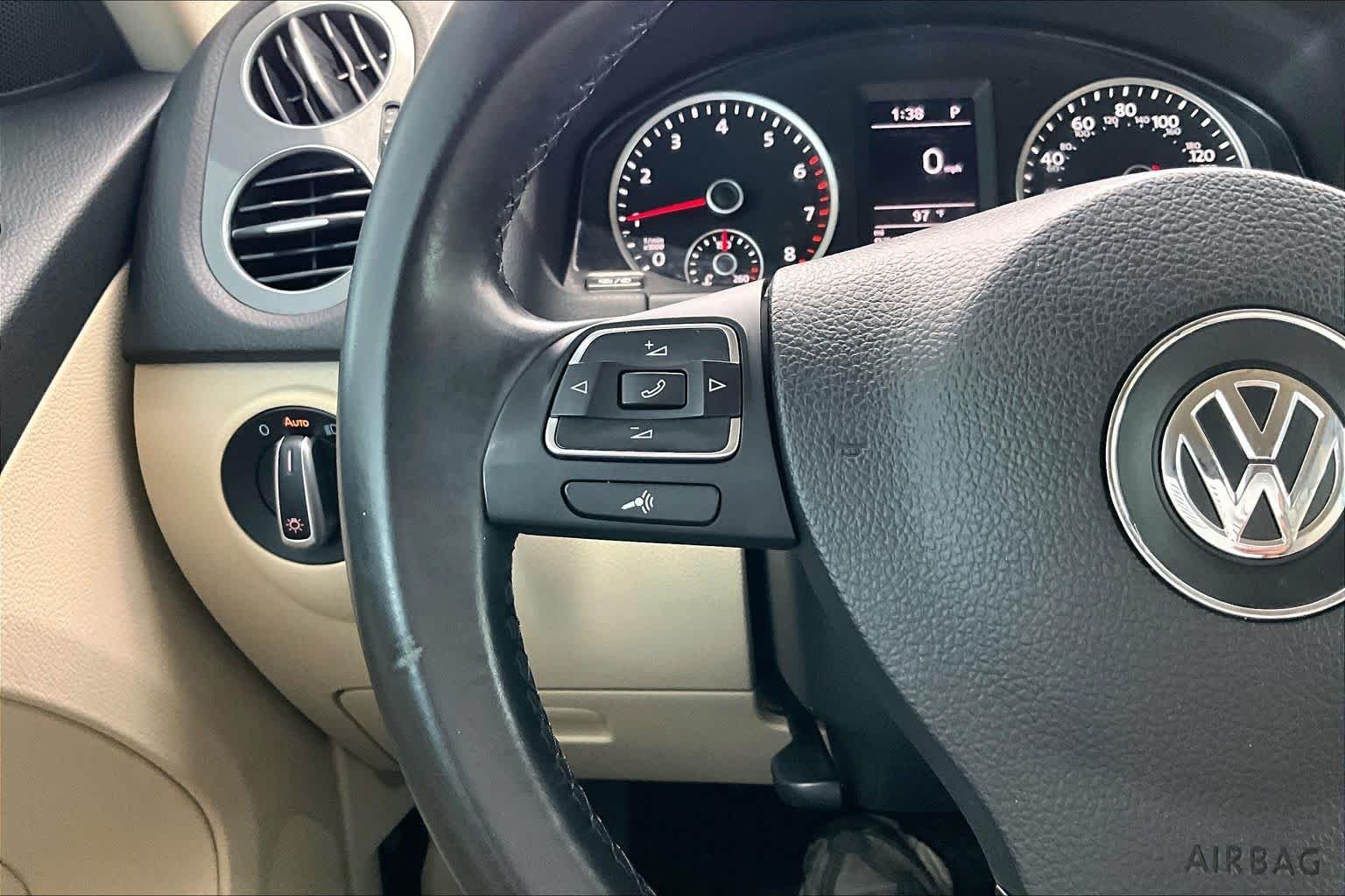 Used 2017  Volkswagen  image 24
